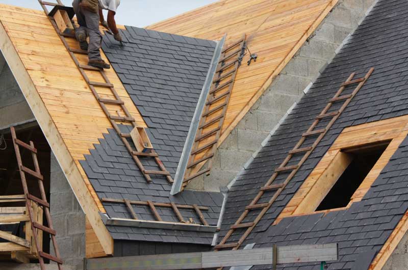 ETS LE COMPAGNON COUVREUR : UNE ÉQUIPE D’ARTISANS EXPÉRIMENTÉS À VOTRE SERVICE DANS TOUTE LA NORMANDIE. Travaux de charpente, traitement des bois, de couverture, zinguerie, nettoyage peinture hydrofuge toiture, étanchéité toit terrasse, isolation toiture combles, ramonage, ravalement peinture façade et nettoyage des extérieurs. Entreprise de toiture dans toute la Normandie :  la Manche (50), le Calvados (14), l'Eure (27), l'Orne (61) et la Seine-Maritime (76).