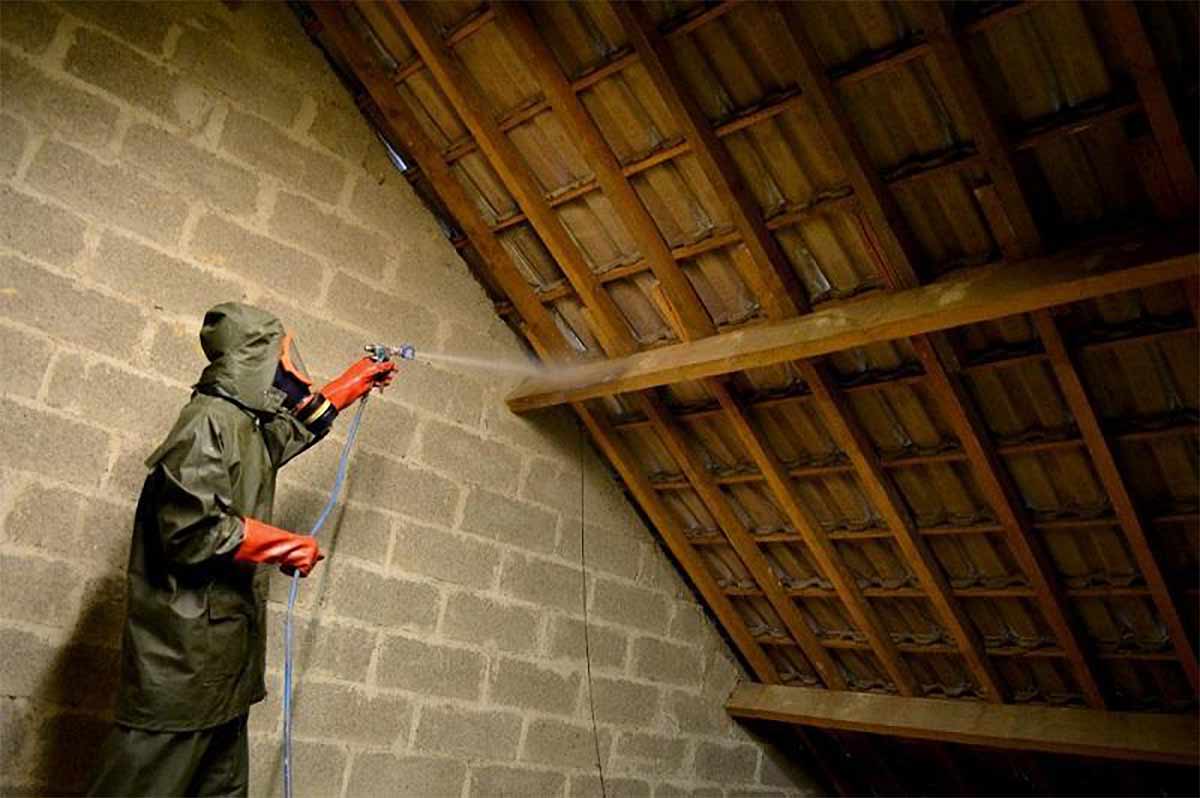 Charpente - Ets Le Compagnon Couvreur : charpentier couvreur dans toute la Normandie : Charpente & Traitement bois : Charpente traditionnelle, à fermettes … du massif au lamellé-collé. Traitement des bois, boiseries, menuiserie …  ETS LE COMPAGNON COUVREUR : intervention dans toute la Normandie :  la Manche (50), le Calvados (14), l'Eure (27), l'Orne (61) et la Seine-Maritime (76).