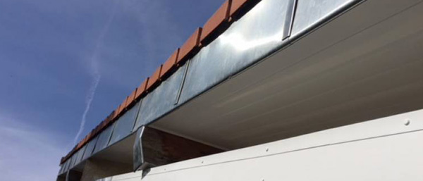 Travaux de couverture - Ets Le Compagnon Couvreur : couvreur en Normandie : pose et rénovation de couverture : ardoises, tuiles… Faitage. Dépannage fuite toiture et intervention en urgence pour votre toit. Pose fenêtre de toit velux, travaux de zinguerie : : gouttière, bande de rive, noue …Artisan couvreur zingueur dans la Manche (50), le Calvados (14), l'Eure (27), l'Orne (61) et la Seine-Maritime (76). ETS LE COMPAGNON COUVREUR