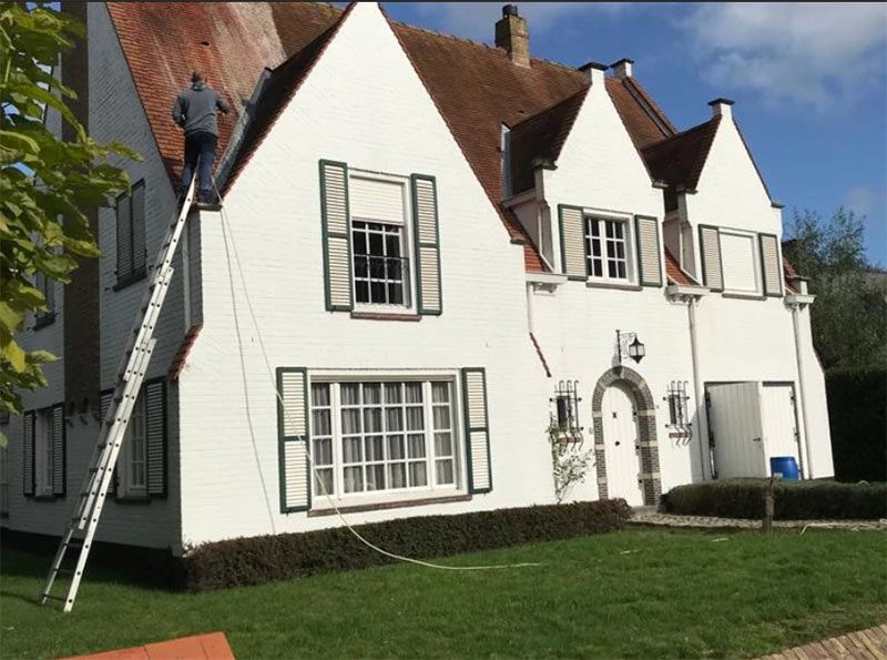 ETS LE COMPAGNON COUVREUR : UNE ÉQUIPE D’ARTISANS EXPÉRIMENTÉS À VOTRE SERVICE DANS TOUTE LA NORMANDIE. Travaux de charpente, traitement des bois, de couverture, zinguerie, nettoyage peinture hydrofuge toiture, étanchéité toit terrasse, isolation toiture combles, ramonage, ravalement peinture façade et nettoyage des extérieurs. Entreprise de toiture dans toute la Normandie :  la Manche (50), le Calvados (14), l'Eure (27), l'Orne (61) et la Seine-Maritime (76).