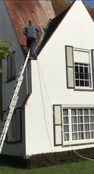 ETS LE COMPAGNON COUVREUR : UNE ÉQUIPE D’ARTISANS EXPÉRIMENTÉS À VOTRE SERVICE DANS TOUTE LA NORMANDIE. Travaux de charpente, traitement des bois, de couverture, zinguerie, nettoyage peinture hydrofuge toiture, étanchéité toit terrasse, isolation toiture combles, ramonage, ravalement peinture façade et nettoyage des extérieurs. Entreprise de toiture dans toute la Normandie :  la Manche (50), le Calvados (14), l'Eure (27), l'Orne (61) et la Seine-Maritime (76).