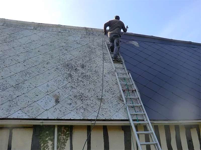 ETS LE COMPAGNON COUVREUR : UNE ÉQUIPE D’ARTISANS EXPÉRIMENTÉS À VOTRE SERVICE DANS TOUTE LA NORMANDIE. Travaux de charpente, traitement des bois, de couverture, zinguerie, nettoyage peinture hydrofuge toiture, étanchéité toit terrasse, isolation toiture combles, ramonage, ravalement peinture façade et nettoyage des extérieurs. Entreprise de toiture dans toute la Normandie :  la Manche (50), le Calvados (14), l'Eure (27), l'Orne (61) et la Seine-Maritime (76).