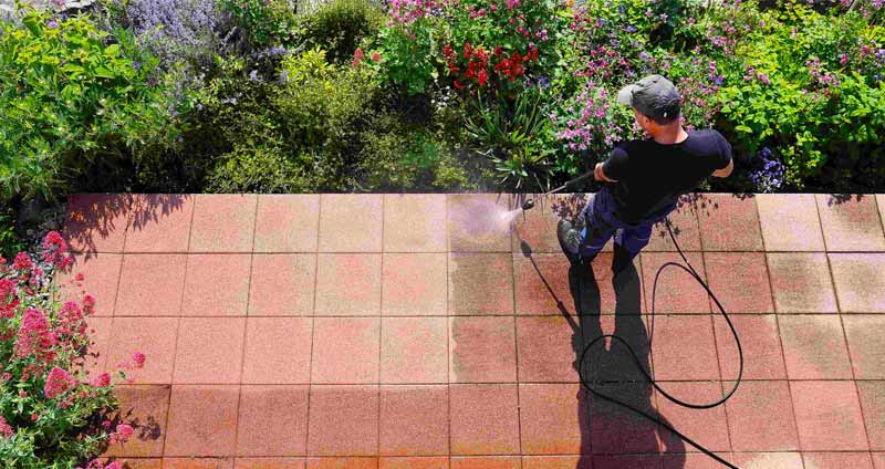 ETS LE COMPAGNON COUVREUR : UNE ÉQUIPE D’ARTISANS EXPÉRIMENTÉS À VOTRE SERVICE DANS TOUTE LA NORMANDIE. Travaux de charpente, traitement des bois, de couverture, zinguerie, nettoyage peinture hydrofuge toiture, étanchéité toit terrasse, isolation toiture combles, ramonage, ravalement peinture façade et nettoyage des extérieurs. Entreprise de toiture dans toute la Normandie :  la Manche (50), le Calvados (14), l'Eure (27), l'Orne (61) et la Seine-Maritime (76).