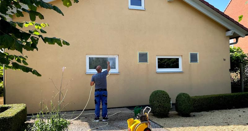 ETS LE COMPAGNON COUVREUR : UNE ÉQUIPE D’ARTISANS EXPÉRIMENTÉS À VOTRE SERVICE DANS TOUTE LA NORMANDIE. Travaux de charpente, traitement des bois, de couverture, zinguerie, nettoyage peinture hydrofuge toiture, étanchéité toit terrasse, isolation toiture combles, ramonage, ravalement peinture façade et nettoyage des extérieurs. Entreprise de toiture dans toute la Normandie :  la Manche (50), le Calvados (14), l'Eure (27), l'Orne (61) et la Seine-Maritime (76).