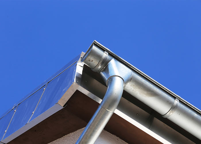 ETS LE COMPAGNON COUVREUR : UNE ÉQUIPE D’ARTISANS EXPÉRIMENTÉS À VOTRE SERVICE DANS TOUTE LA NORMANDIE. Travaux de charpente, traitement des bois, de couverture, zinguerie, nettoyage peinture hydrofuge toiture, étanchéité toit terrasse, isolation toiture combles, ramonage, ravalement peinture façade et nettoyage des extérieurs. Entreprise de toiture dans toute la Normandie :  la Manche (50), le Calvados (14), l'Eure (27), l'Orne (61) et la Seine-Maritime (76).