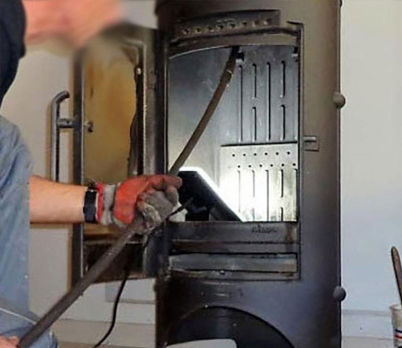 Ramonage - Ets Le Compagnon Couvreur : ramoneur en Normandie : Ramonage des conduits de cheminées à foyer ouvert, inserts, foyers fermés, poêles à bois, chaudières ... intervention dans la Manche (50), le Calvados (14), l'Eure (27), l'Orne (61) et la Seine-Maritime (76). ETS LE COMPAGNON COUVREUR